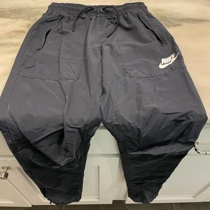 Nike pants. Size medium good condition.